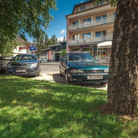 Hotel Macola Korenica Exteriér fotografie