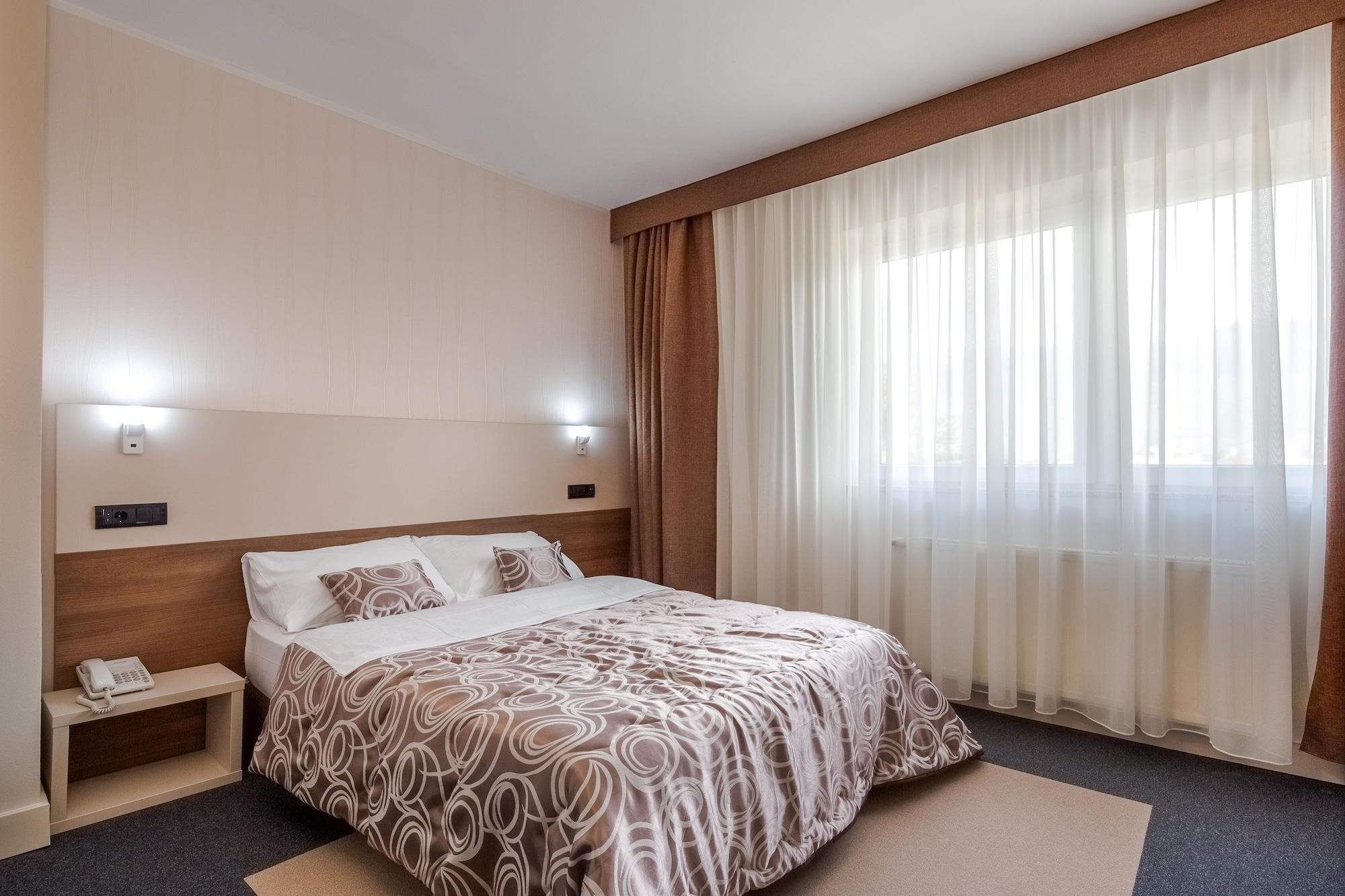 Hotel Macola Korenica Exteriér fotografie