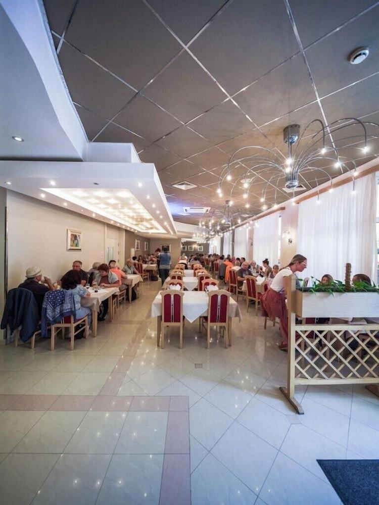 Hotel Macola Korenica Exteriér fotografie