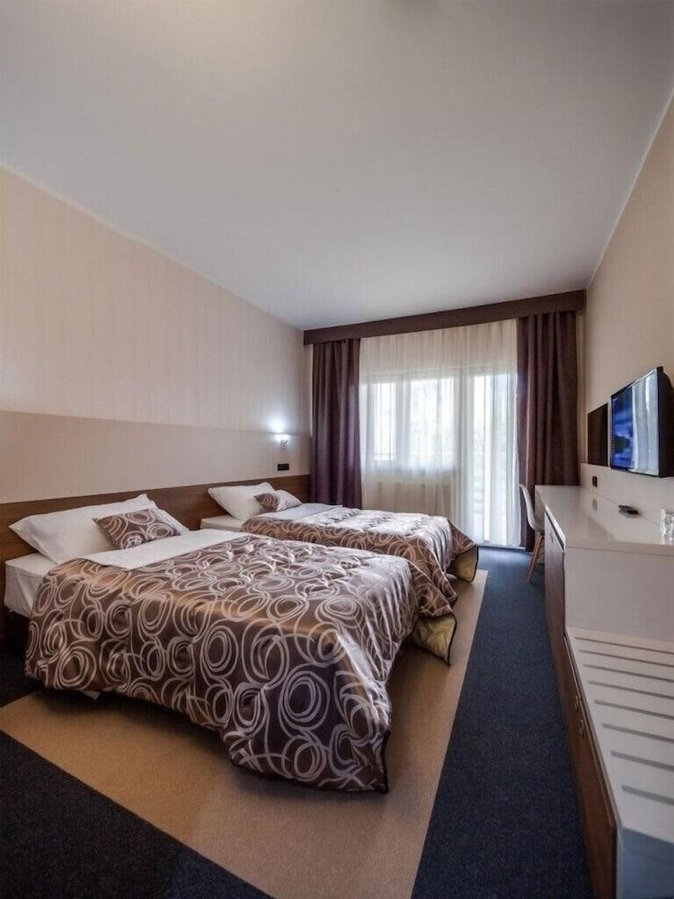 Hotel Macola Korenica Exteriér fotografie