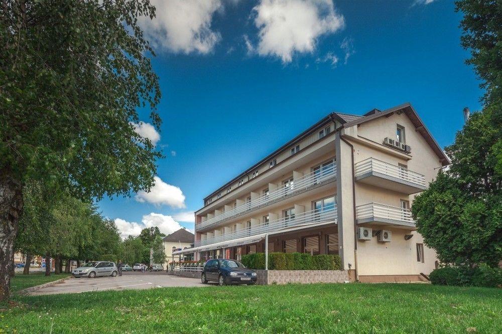 Hotel Macola Korenica Exteriér fotografie
